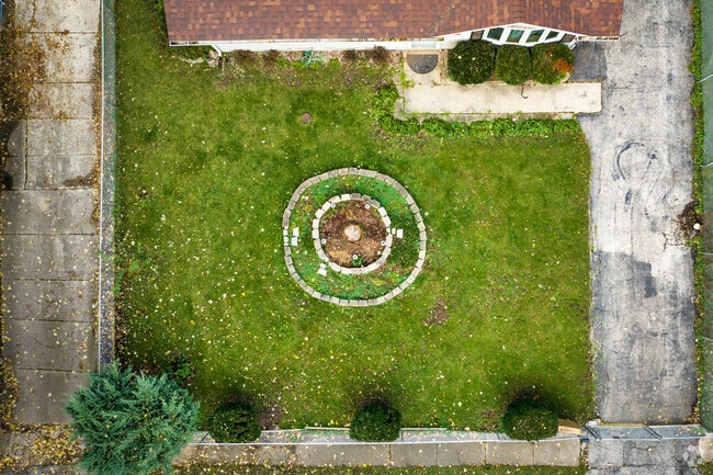 Many Mt Zion residents take pride in their landscaping.