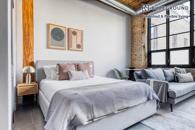 2061 N Southport Ave unit FL4-ID569, Chicago, IL 60614 - photo 7