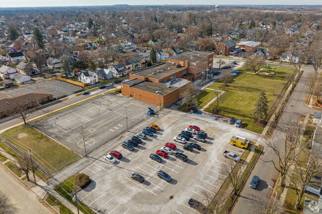 Fort Wayne's South Wayne Elementary School has 365 students.