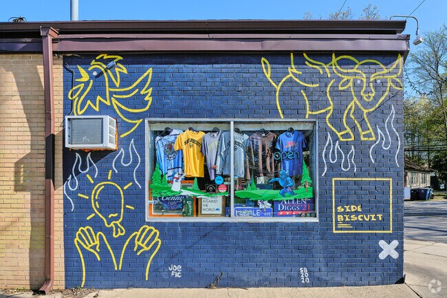 A quirky dining option near North Burns Park, Side Biscuit boasts top-notch wings and biscuits.