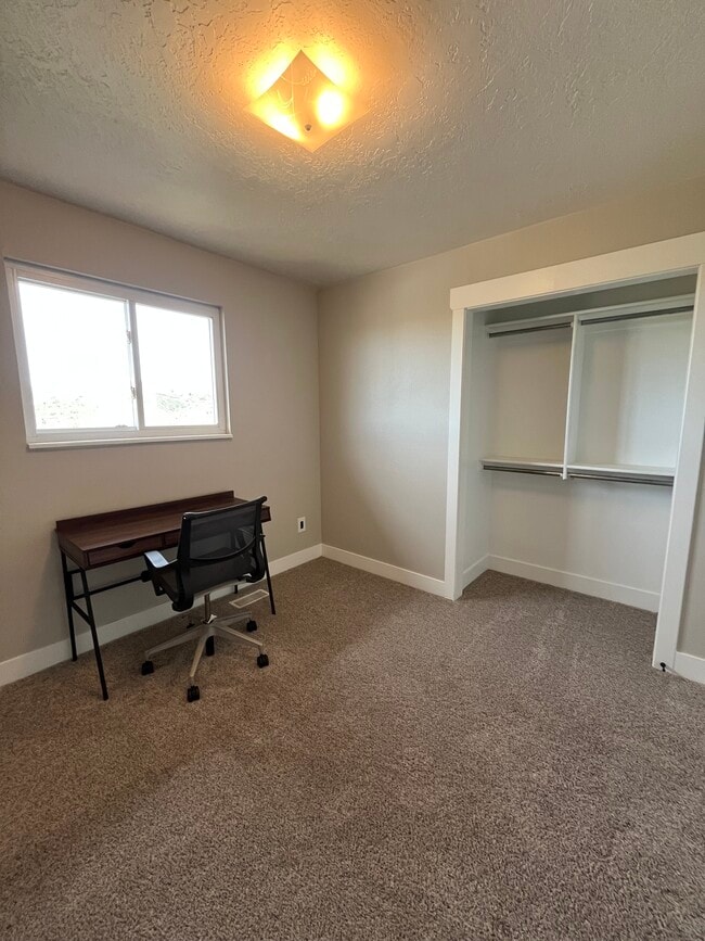 2122 Colonial Ln unit Upstairs, Pocatello, ID 83201 - photo 7