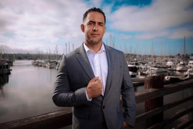 Agent Photo