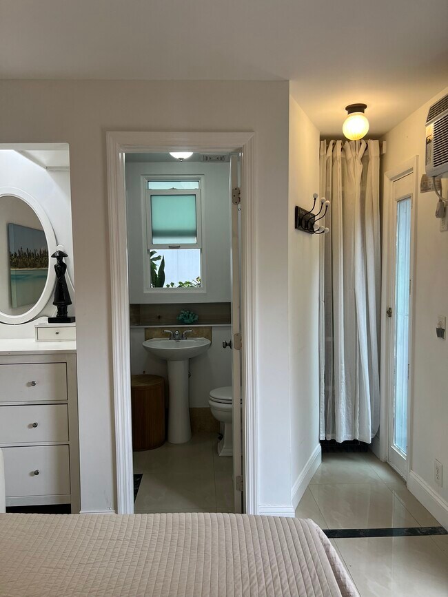 2528 Grant St unit Studio 2, Hollywood, FL 33020 - photo 7