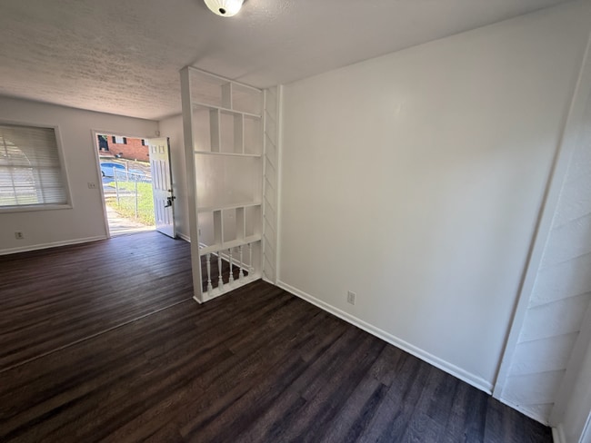 1071-1073 Laurel Ln NW unit 1071 B, Conyers, GA 30012 - photo 5