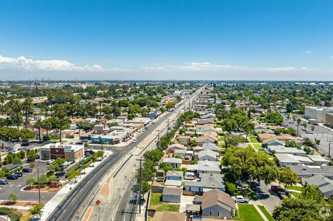 Nehyam’s border on Artesia Blvd connects the neighborhood to Long Beach amenities.