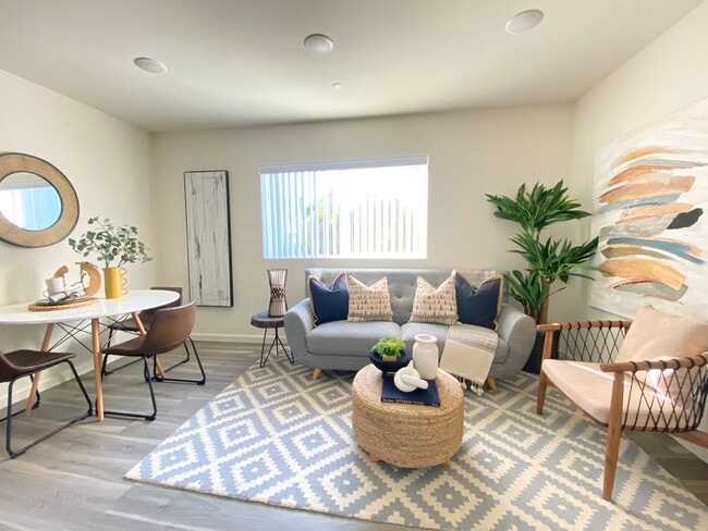 1704 Hornblend St, San Diego, CA 92109 - photo 2