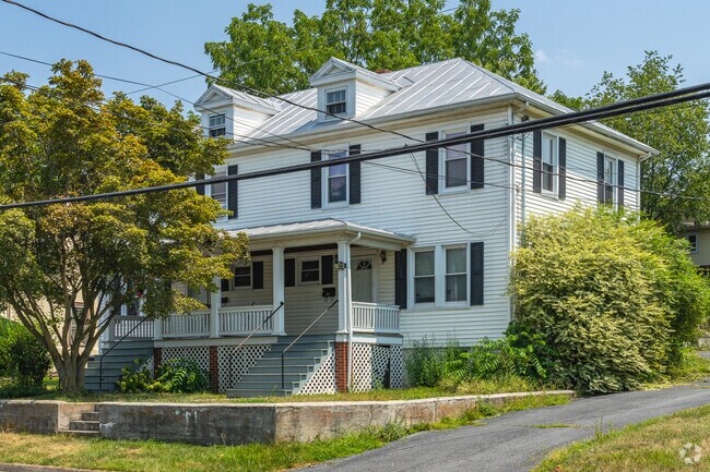 You'll find the occasional multifamily duplex home in Waterman.