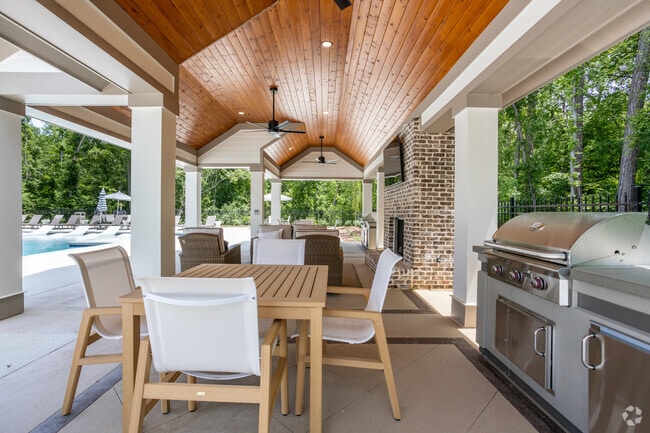 Outdoor Lounge/Grills/Fireplace