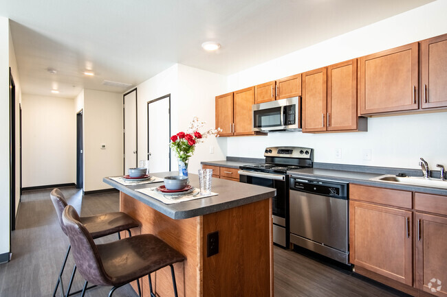 4BR, 2BA - 1012SF