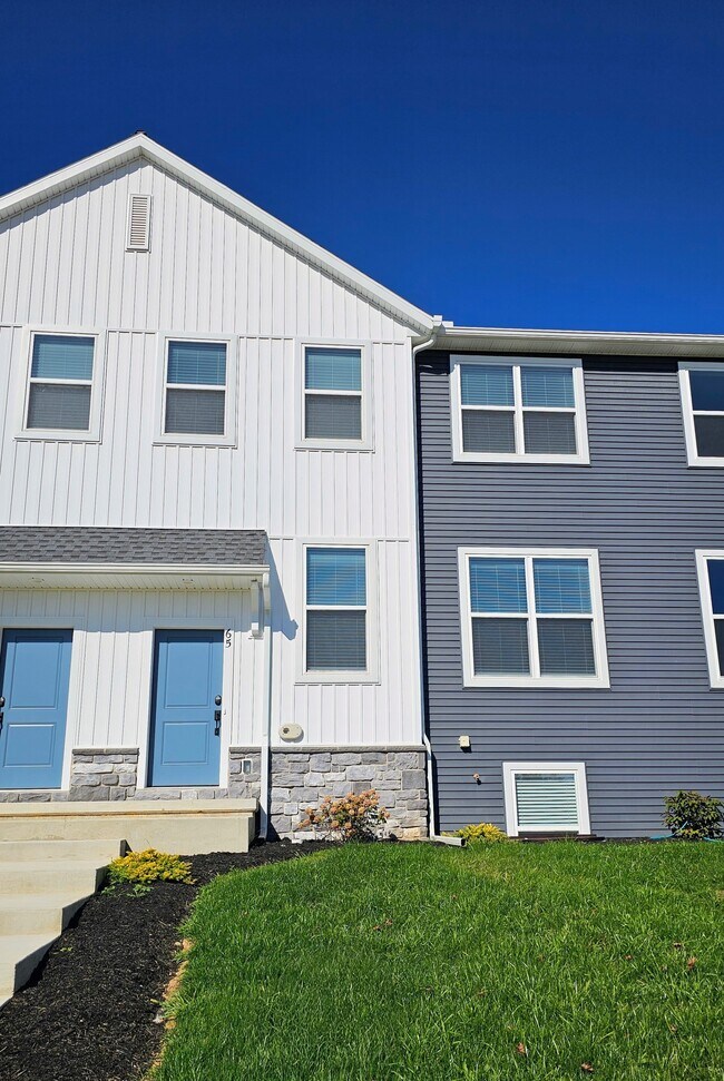 65 N Conifer Dr, Elizabethtown, PA 17022