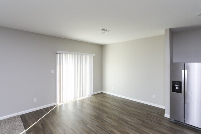 7015 London Fog Dr, Dallas, TX 75227 - photo 2