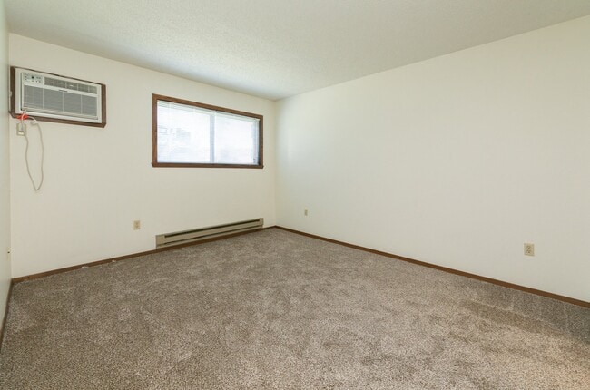 Fargo, ND Maplewood Bend Apartments | Living