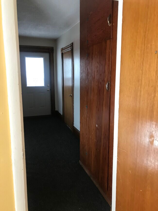 62 Heath St unit 2nd floor Heath St., Hartford, CT 06106 - photo 7