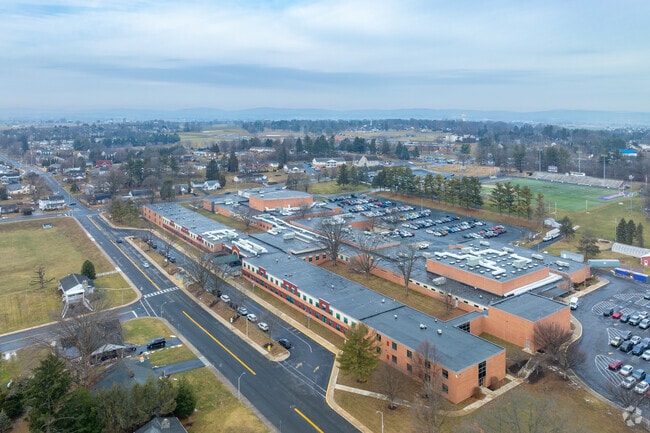Ephrata Senior High School has a student:teacher ratio of 14:1.