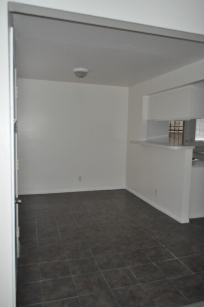 4059 W 137th St unit C, Hawthorne, CA 90250 - photo 3