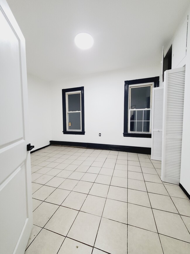 166 Cator Ave unit 2, Jersey City, NJ 07305 - photo 3