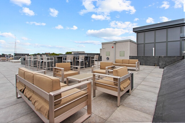 Roof Top Lounge/Fire Pit