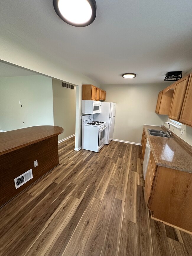 32105 Knapp Ave, Warren, MI 48093 - photo 5