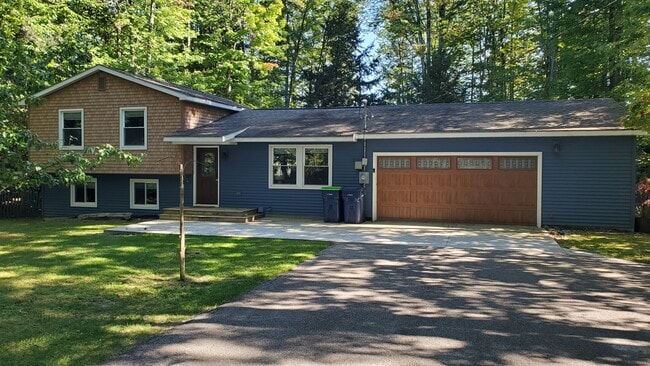 7967 Sunset Dr, Traverse City, MI 49685 - photo 3