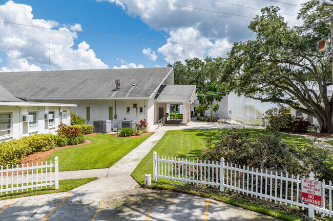 Oldsmar Christian School has a student-teacher ratio of 8 to 1.