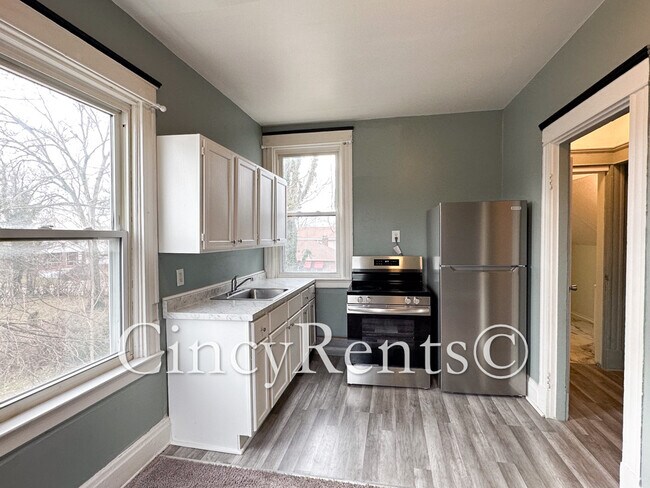 5209 Rhode Island Ave unit 2, Cincinnati, OH 45212 - photo 3