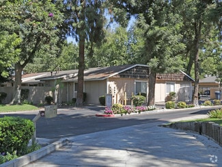 1099 Sylmar Ave, Clovis, CA 93612
