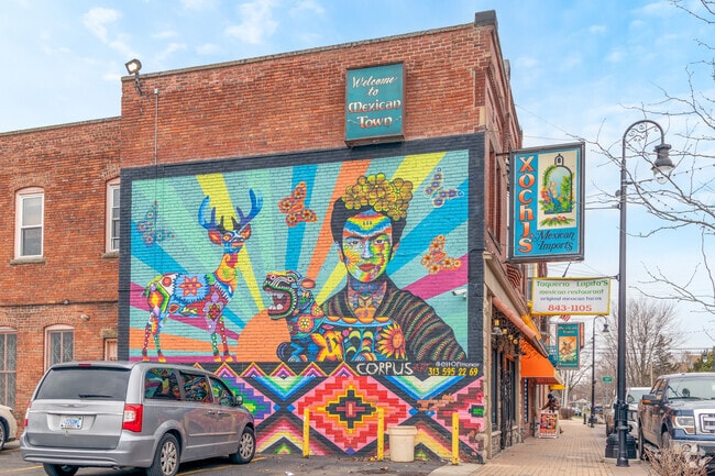 Xochi Imports serves the hispanic community of Springwells.