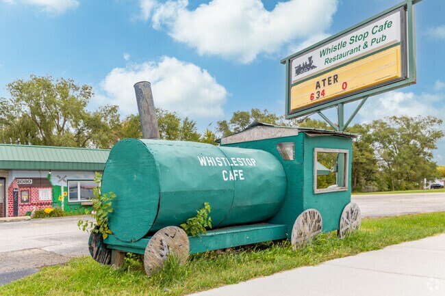 Diamond residents frequent Whistle Stop Cafe for breakfast and lunch.