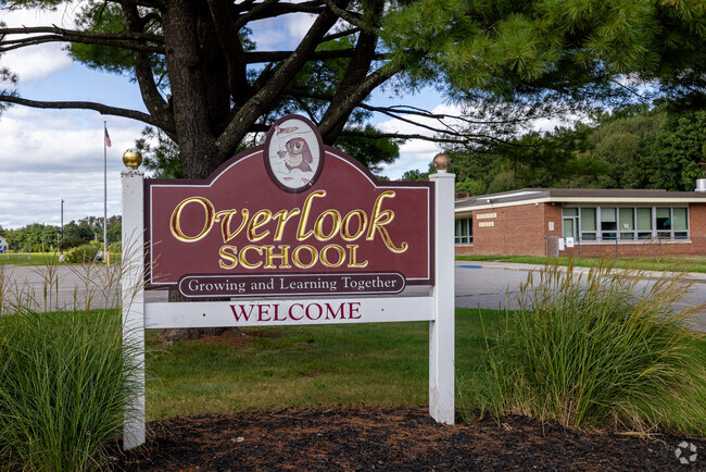Overlook Primary School is a highly rated, public school located in Poughkeepsie.