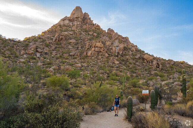 Pinnacle Peak Park features a great trail to the top of Pinnacle Peak.