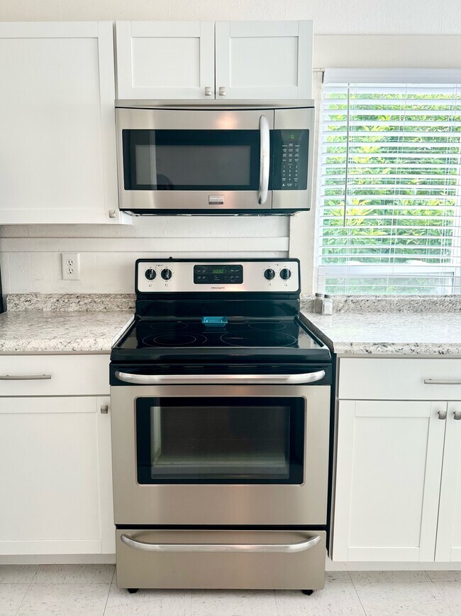 515 E Tuscaloosa St unit 3 Fully Furnished, Florence, AL 35630 - photo 5