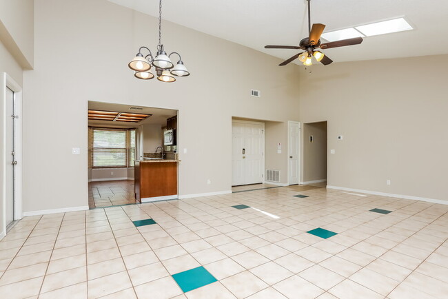 8612 Villa Nova St, Orlando, FL 32817 - photo 4