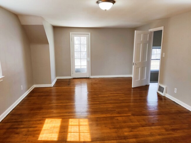 1516 Wilmar Rd, Cleveland, OH 44121 - photo 2