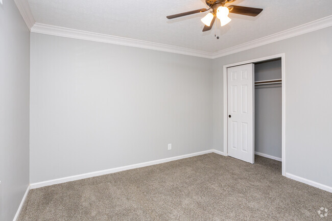 2BR, 1BA - 800 SF - Bedroom