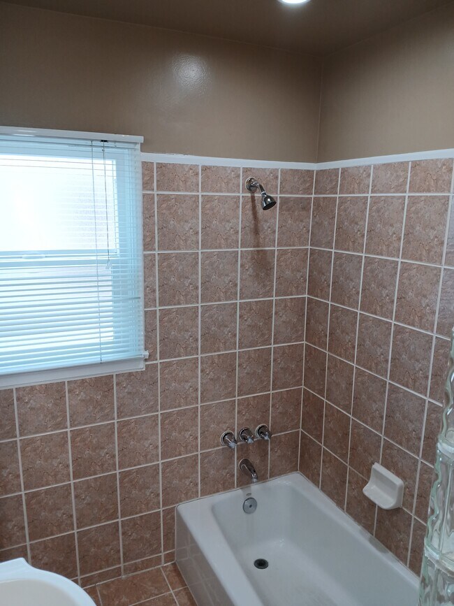 10232 S 8th Ave unit 1, Inglewood, CA 90303 - photo 7