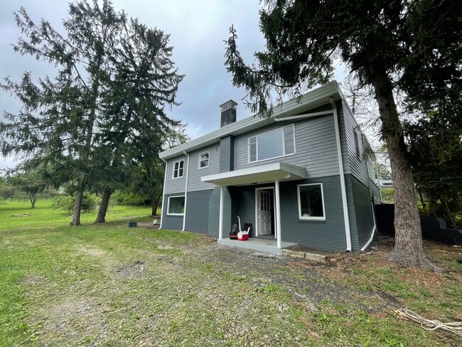 1813 Clairton Rd, West Mifflin, PA 15122 - photo 3