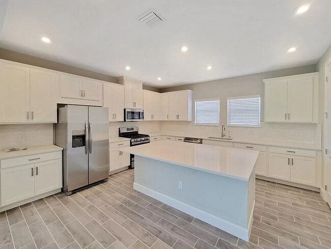 11019 Devonbridge Dr, Palmetto, FL 34221 - photo 2