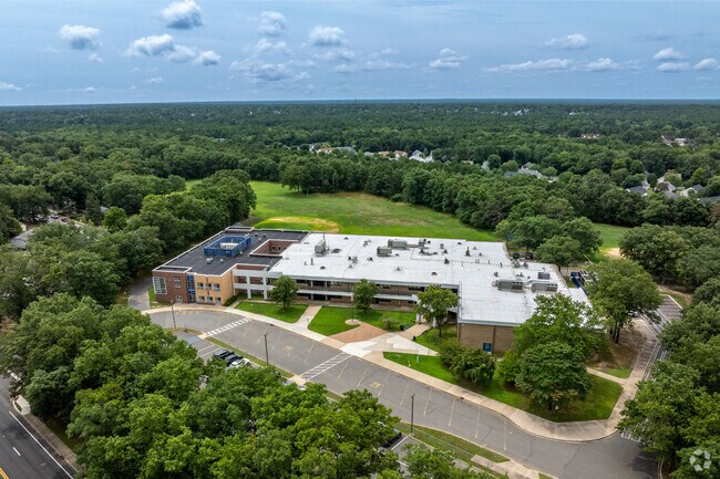 The school employs 64 full-time teachers and 3 full-time school counselors.