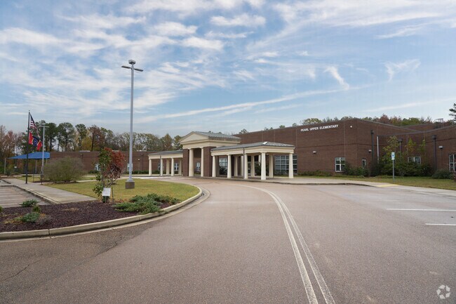 Pearl Upper Elementary School is a public school with 600 students in grades 4-5 in Pearl.