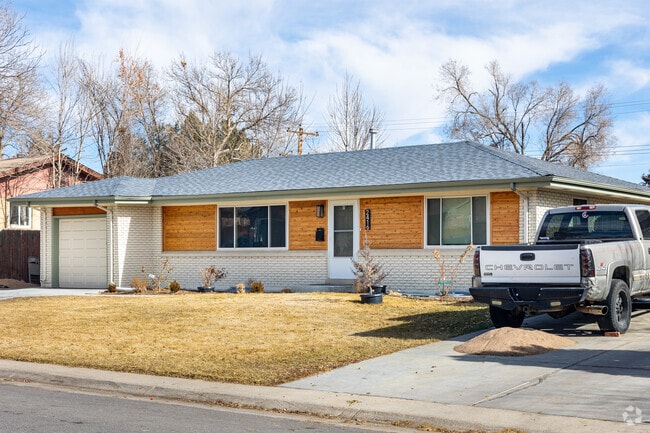 In Harvey Park you'll find some ranch homes from the 1950s that have been remodeled.