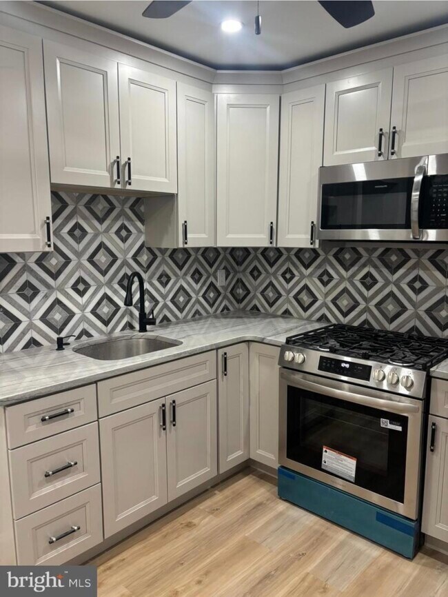 321 Loney St unit 320 unit C, Philadelphia, PA 19111 - photo 3