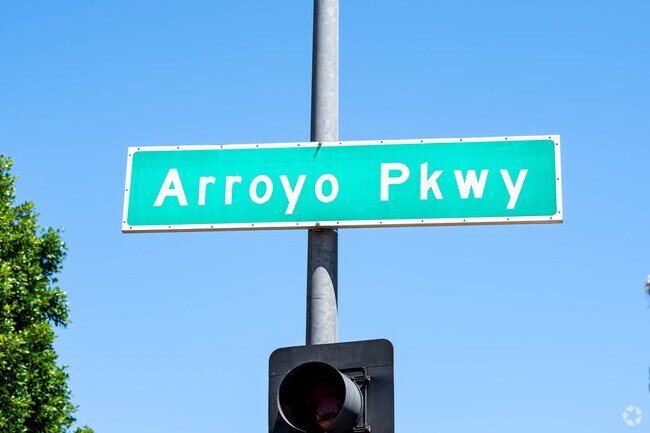You can find shopping, food, gyms and transportation off East Arroyo Pkwy.