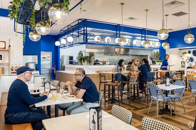 Harper's Landing residents have access to great restaurants nearby, like Fresh Express.