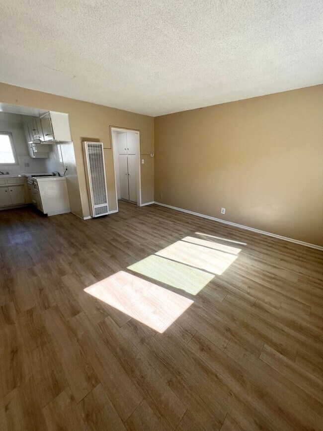 PRAIRIE, Hawthorne, CA 90250 - photo 4