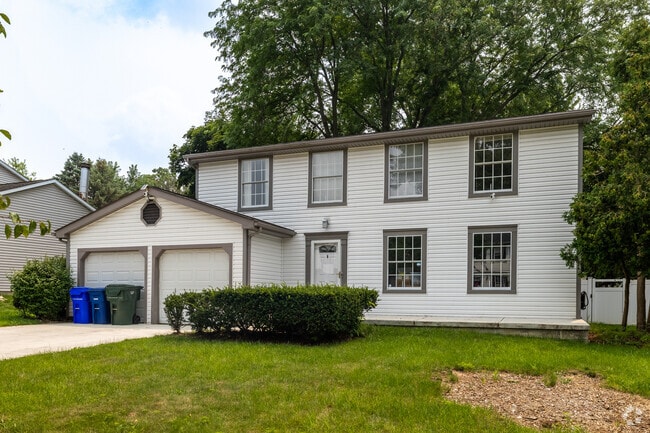 Traditional Colonials are very common in the neighborhood of Riverside.