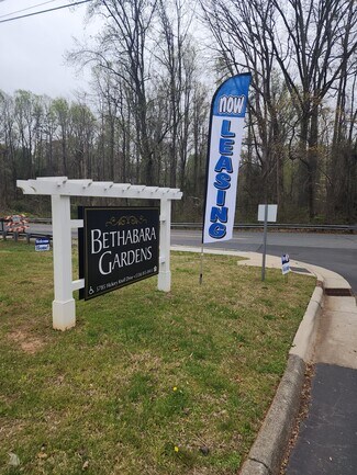 5785 Hickory Knoll Dr, Winston-Salem, NC 27106