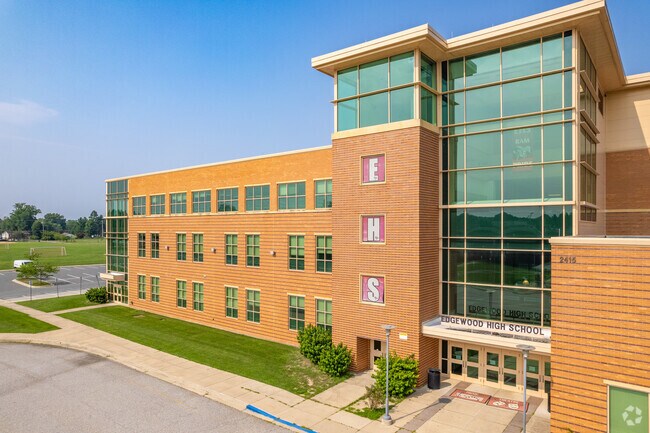 Edgewood High School offers a diverse learning environment in Long Bar Harbor.