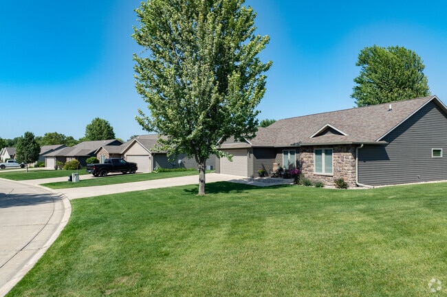 Inland, familiar styles like ranches fill out Okoboji.