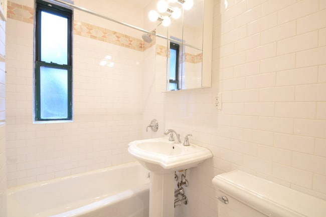 130 E 70th St, New York, NY 10021 - photo 5