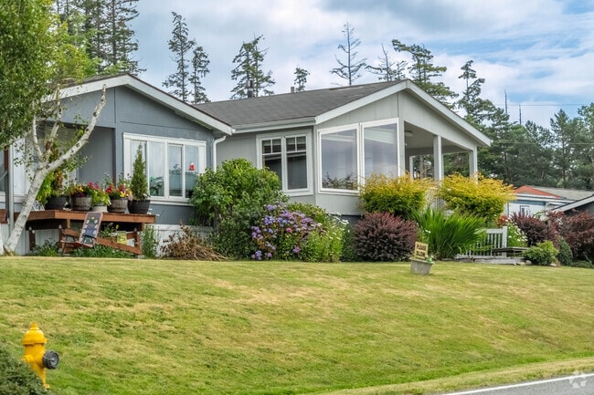 Bay View offers pre-manufactured homes near Shore Trail.